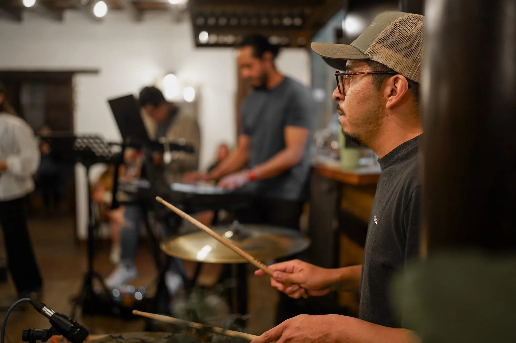 Prayer and intercession session at WorshipRoomGt